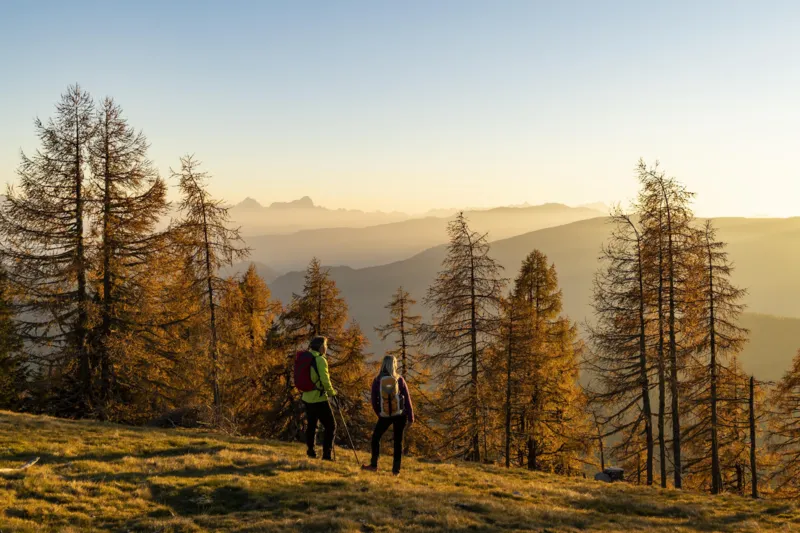 "Die Herbstferien sind die beste Zeit für gemeinsame Familienmomente: Kärntens goldene Herbsttage laden zum Entdecken, Durchatmen und Zusammensein ein. Gönnen Sie sich eine kleine Auszeit, die allen guttut.“