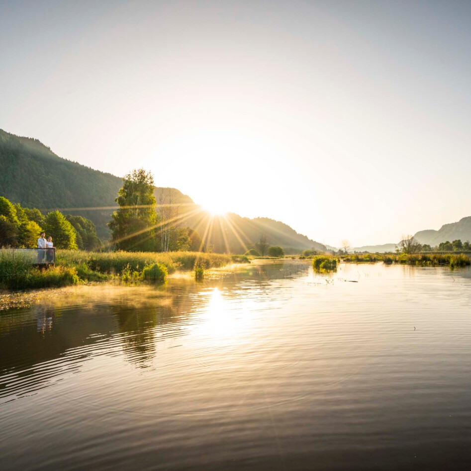 Sonnenaufgang über dem Ossiacher See im Bleistätter Moor.